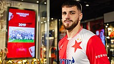 �erstvá posila David Jurásek podepsal se Slavií smlouvu do léta 2029.