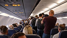 Vstáváte ze sedadla hned po p�istání letadla? Pro ostatní cestující jste...