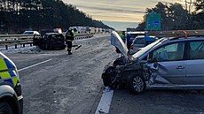 Nehoda na D1 poblí� exitu Lhotka, po ní� musela být dálnice uzav�ena. P�i...