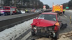 Ve sm�ru na Prahu se na 153. kilometru D1 srazila �ty�i osobní auta. Stalo se...