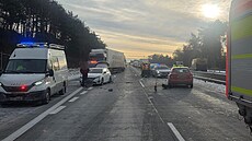 Ve sm�ru na Prahu se na 153. kilometru D1 srazila �ty�i osobní auta. Stalo se...