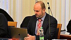 Ob�alovaný Jan Havlí�ek u Krajského soudu v Brn�, který za�al projednávat...