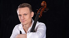Violoncello zaujalo Jana Zv��inu u� v d�tství, a to svým krásným zvukem. Dnes...