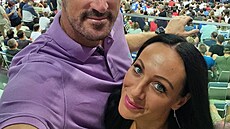 Ústecký basketbalový funkcioná� Tomá� Hrubý s man�elkou Lucií.