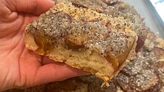 Litý kynutý kolá� se �vestkami a makovou drobenkou podle Trouba_na_180