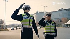 �ína nasadí robotické policisty �ízené AI