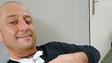 Na doporu�ení léka�� se pan Marek rozhodl pro náro�nou lé�bu, která mu ale...