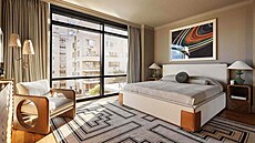 Velká lo�nice si samoz�ejm� vy�ádala záv�sy, bytový d�m naproti není rozhodn�...