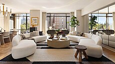 Obývací pokoj voln� navazuje na jídelnu, opticky jej op�t zv�t�ují zrcadla.