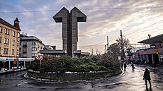 Místo �inu, zatá�ka u výjezdi z autobusového nádra�í, kde ráno autobus srazil...