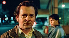 Petr Ln�ni�ka jako vy�et�ovatel Markovi� a Maxmilián Kocek jako spartakiádní...