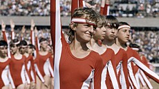 Star�í �ákyn� na spartakiád� v roce 1985 cvi�ily na skladbu Poupata.