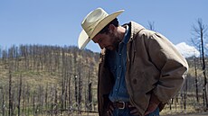 Josh O�Connor a Lily LaTorre ve filmu Od základu