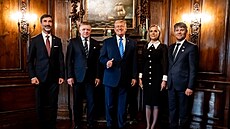 Zleva slovenský ministr zahrani�í Juraj Blanár, slovenský premiér Robert Fico,...