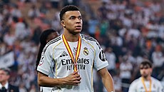 Zklamaný úto�ník Realu Madrid Kylian Mbappé po porá�ce ve finále superpoháru s...