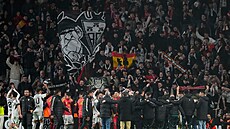 Hrá�i Albacete oslavují senza�ní postup p�es Real Madrid v osmifinále poháru.