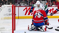 Elias Pettersson (40) z Vancouver Canucks skóruje proti Montreal Canadiens,...