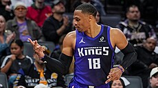 Russell Westbrook ze Sacramento Kings slaví svou trefu.