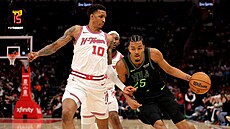 Trey Murphy III (25) z New Orleans Pelicans nají�dí ke ko�i Houston Rockets,...