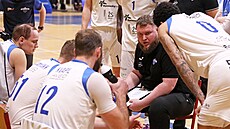 Mat�j Musil hovo�í k basketbalist�m Olomoucka.