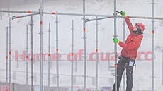 Stavba tribun pro Sv�tový pohár �en v alpském ly�ování, který se koná ve...