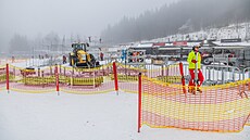 Stavba tribun pro Sv�tový pohár �en v alpském ly�ování, který se koná ve...