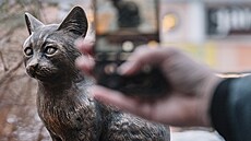 Na Sofijském nám�stí odhalili sochu kocoura Mike�e - populárního maskota...