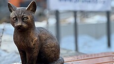 Mod�any odhalily so�ku oblíbeného kocoura Mike�e, který zem�el minulý rok. (13....