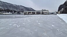 Státní plavební správa v úterý uzav�ela labskou vodní cestu v úseku od hranic s...