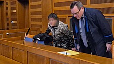 �ena je ob�alovaná u Krajského soudu v Hradci Králové v p�ípadu týrání sv��ené...