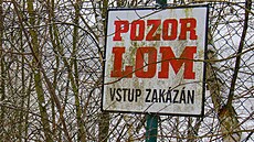 Koupání, nebo skládka? V Nebílovském Borku u Plzn� se rozho�el spor o lom. (11....
