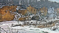 Koupání, nebo skládka? V Nebílovském Borku u Plzn� se rozho�el spor o lom. (11....