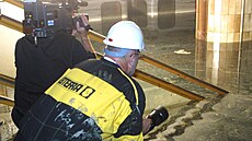 Zatopené soupravy na Florenci po povodních roku 2002.