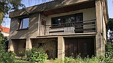 P�vodní budova byla d�mysln� vestav�na do sva�itého terénu, co� investo�i...