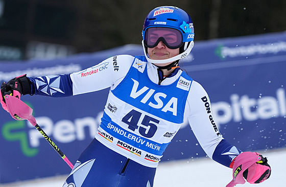 Martina Dubovská dorazila do cíle slalomu ve �pindlerov� Mlýn� s krásným...