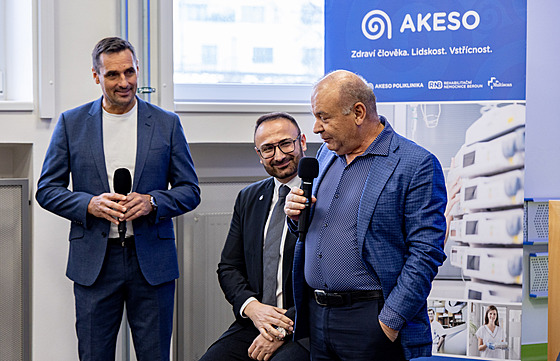 Na snímku zleva: Roman �ebrle, Paris Charalampidis � �editel pro PR a marketing...