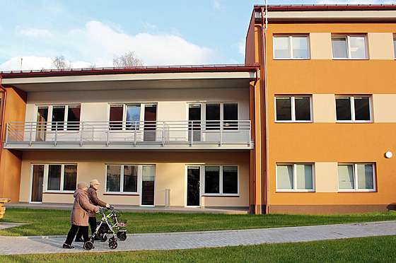 Nová budova domova d�chodc� v Tmavém Dole