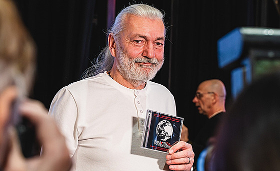 Daniel H�lka na k�tu CD s live záznamem muzikálu Dracula (15. ledna 2026)