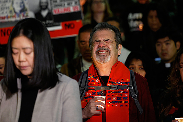 Na Trumpa kvůli Minneapolisu tlačí už i republikáni. Sílí výzvy k odvolání Noemové