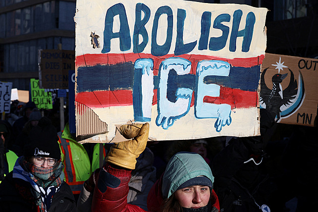 „Zvrácenost.“ Agenti ICE v Minneapolisu zadrželi další dítě, dvouletou holčičku