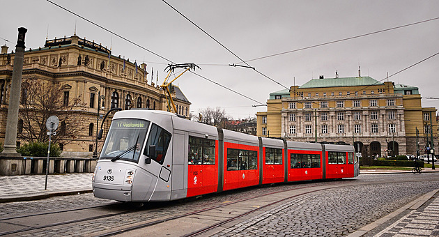 OBRAZEM: 20 let v provozu. Tramvaje Škoda 14T časem změnily interiér i exteriér