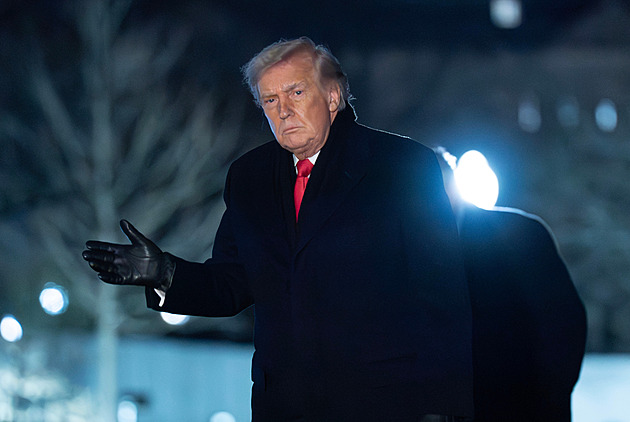 Problémy na cestě do Švýcarska. Trumpovo letadlo se vrací do USA kvůli závadě