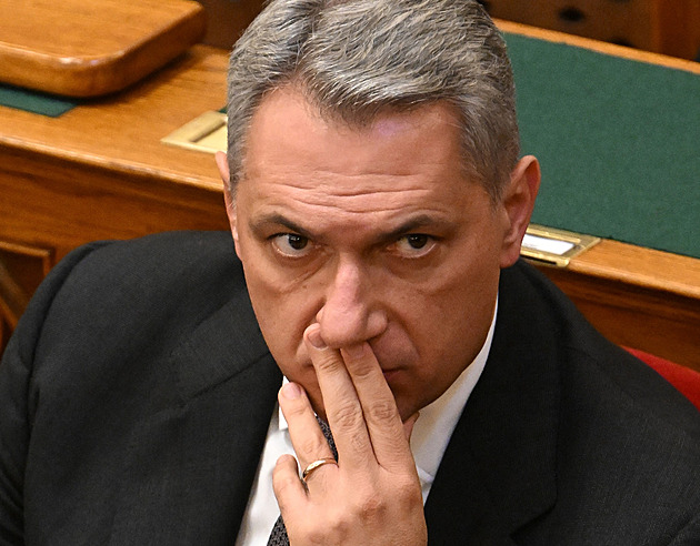 Další rána pro Orbána. Výroky o čištění záchodů ve vlacích vytočily Romy