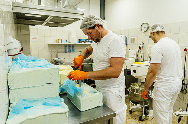 OBRAZEM: Jak se rodí český medový fenomén. Marlenka a Medovník ve výrobě