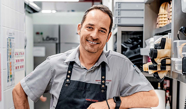 Metráky malin a nechtěný kaviár. Hostiny šejků nemají hranice, líčí šéfkuchař Fichtner