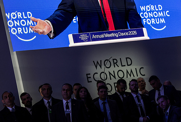 Planeta Trump v Davosu. Americký prezident chce Grónsko a nechce větrníky