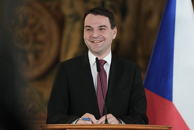 Macinkova pře se Sikorskim i Clintonovou. Neshodli se na EU ani na Trumpovi