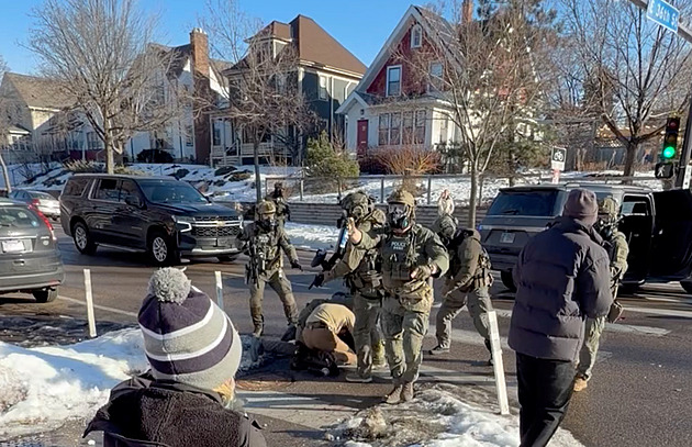 Minneapolis je pro Trumpa varováním. Nezvládnuté násilí může republikánům prohrát volby