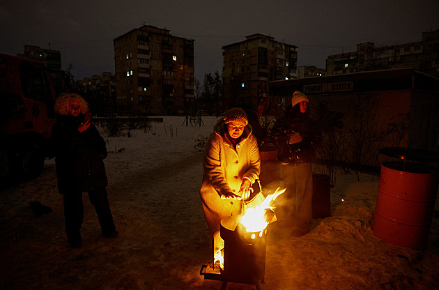 Rusové zasypali Ukrajinu drony. U Mykolajivu s nimi lovili děti