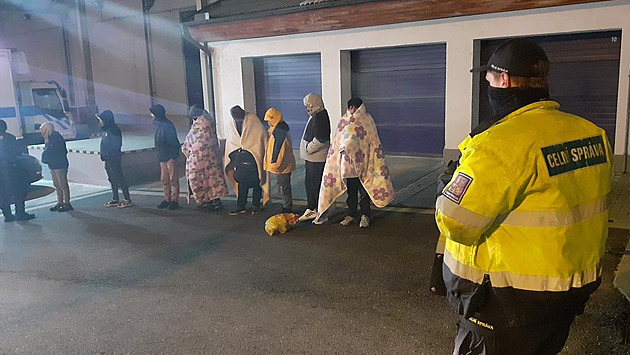 Proč se straší landsmanšaftem, a ne migračním paktem? Brzy začne platit a čísla z EU neuklidňují